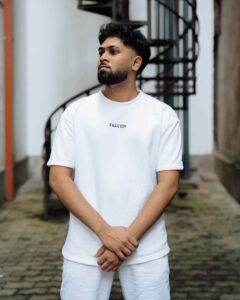 White oversized heavy cotton t-shirt 240 GSM with embroidered logo